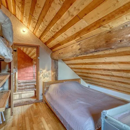 Au Bord D'un Etang Prive, Massif Du Sancy