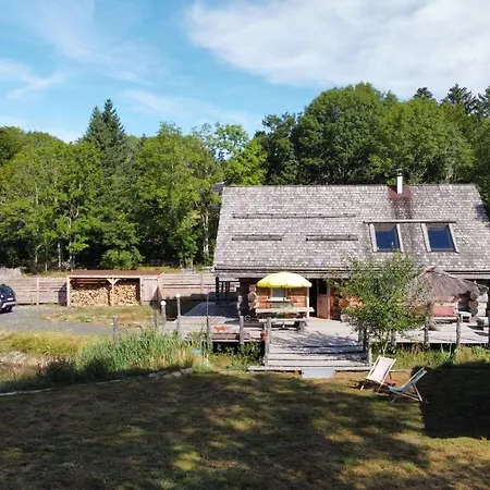Au Bord D'un Etang Prive, Massif Du Sancy Chalet