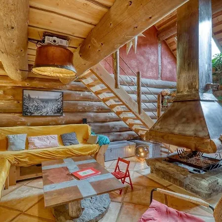 Au Bord D'un Etang Prive, Massif Du Sancy Chalet Picherande
