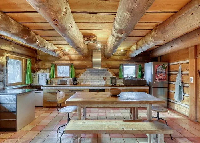 Au Bord D'un Etang Prive, Massif Du Sancy Chalet