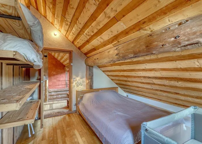 Au Bord D'un Etang Prive, Massif Du Sancy