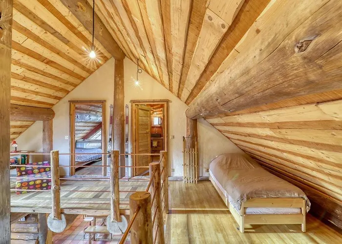 Au Bord D'un Etang Prive, Massif Du Sancy